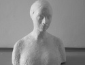 portrét dívky- modelováno v hlíně-sádrový odlitek-výška 62 cm-1999.jpg